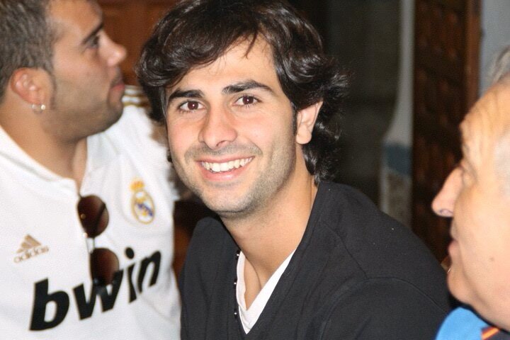 Soy aquella persona que intentara sacarte una sonrisa, aunque sea tu peor dia y aunque yo este peor que tu....
