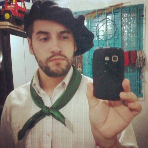 Me descrevo como: Equilibrado, brincalhão, observador, romantico, verdadeiro e a cima de tudo Justo, Libriano e Cultivador da Tradições gaúchas...