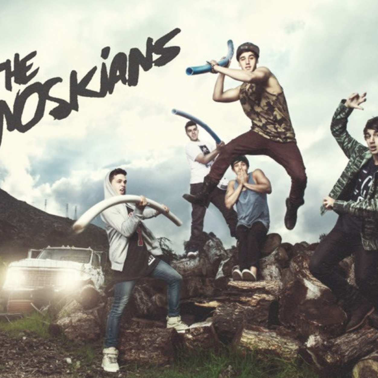 Cant acces old acoount plz follow. I love the janoskians so much.