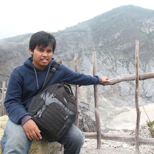 Pernah Ganteng
|SMA N 1 Solok| FMIPA ITB'11| Fisika 11 ITB| KAM Bumi Ganesha