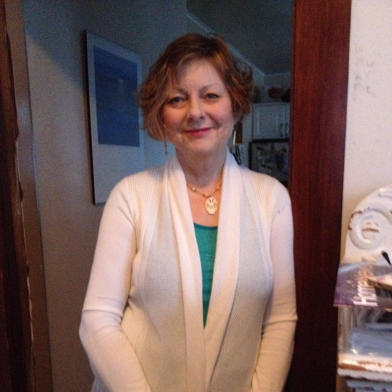 I'm a Certified Health Coach. A bee keeper at heart. love books,music,art. essential oils & The Litios Light Facilitator!