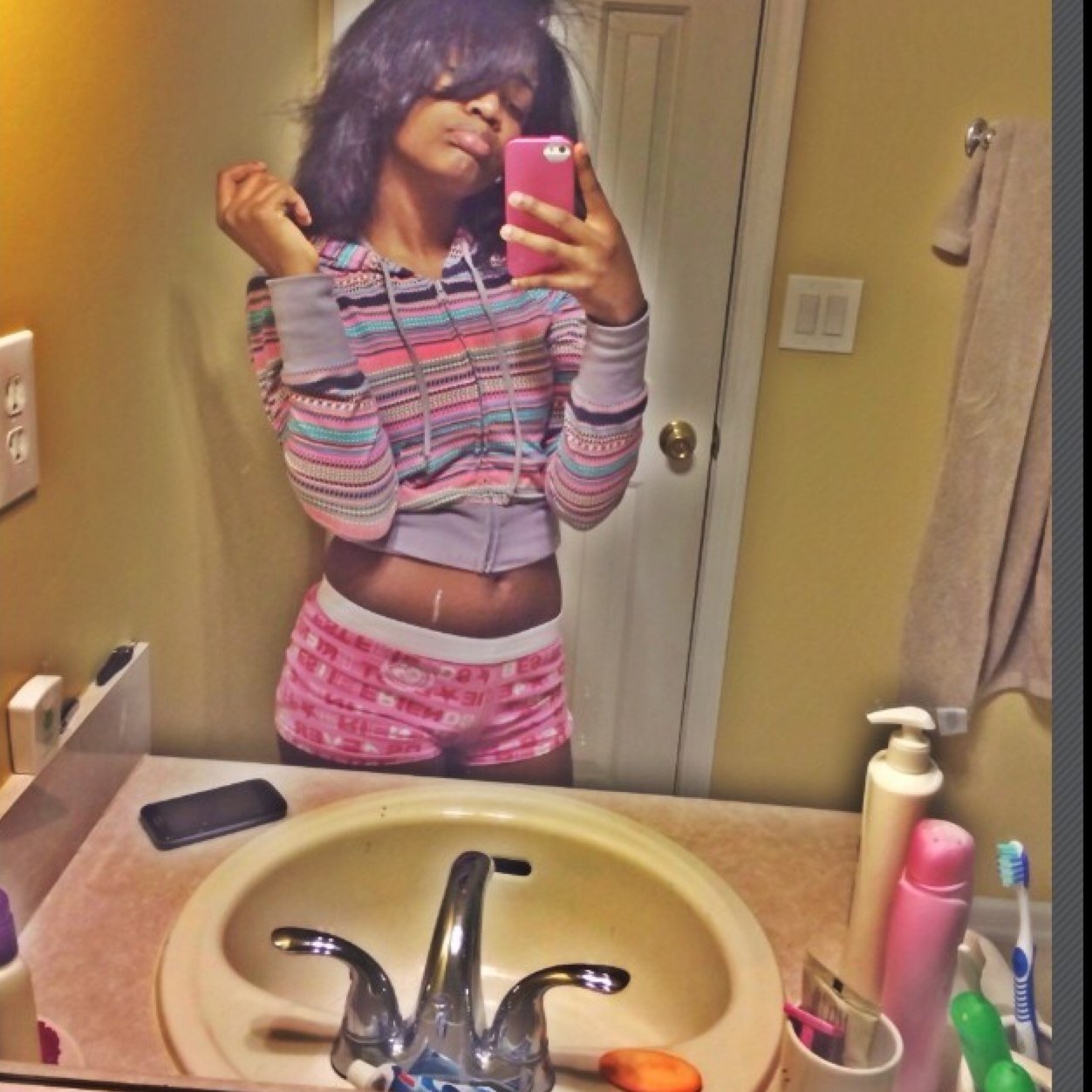 Kik me sawgturnup12 love me taken  i love my haters but fed 16 love me just realldy for my bday