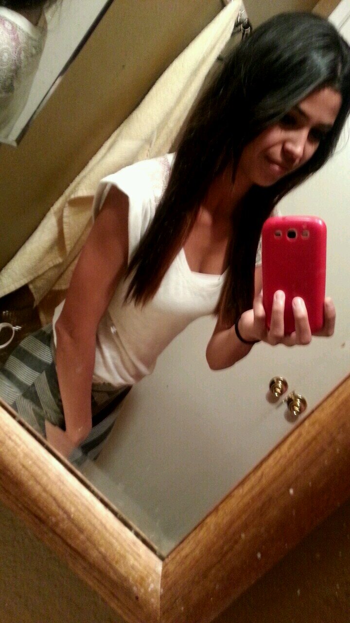 ➡`francess♡ .  #BESTFRIEND ❥@SimpLylorennaa_ ;D . Follow i follow back :D #FUUCK HATERS ! ( x
