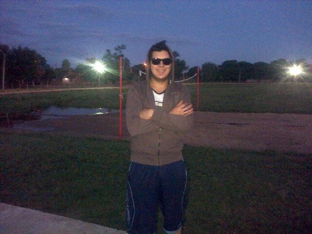 VillegasNano's profile picture. Hincha de River, peroncho, estudiante de locución.