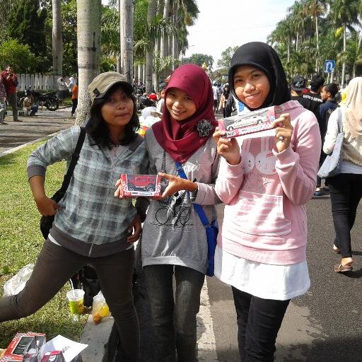 never give up...try to be better...Bismillaah (o^_^o)