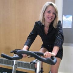 30 ans    separee    pharmacienne   du bas rhin    pas trop mal ....aime le velo ( en fait un  peu)  le grand air  la randonnee