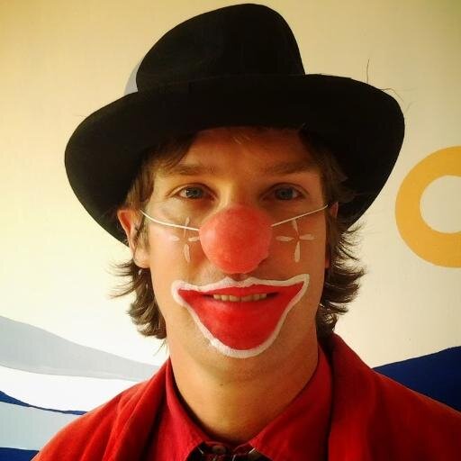 Spectacle pour enfants et spectacle pour adultes. Clown, conteur, magicien et marionnettiste.