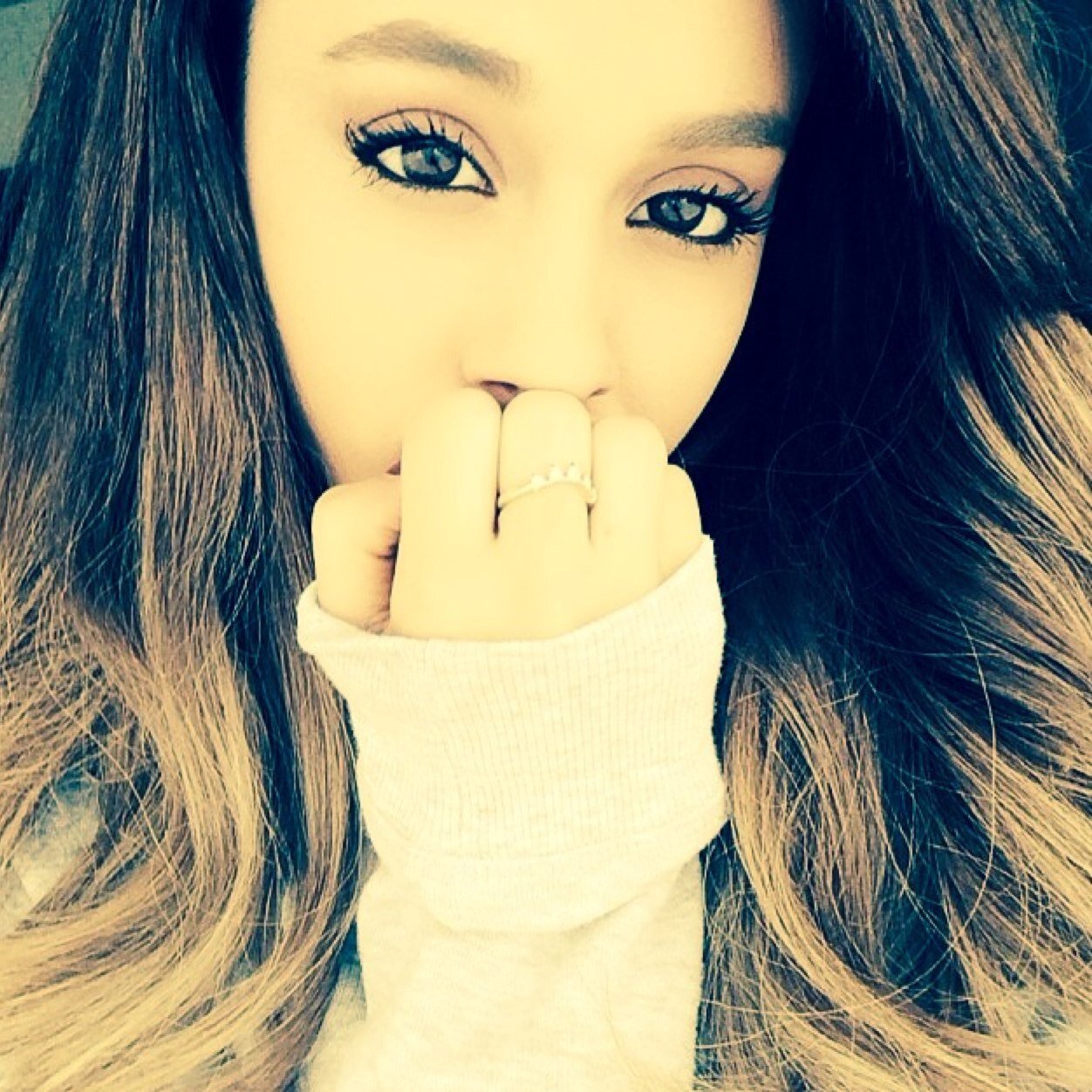 Follow @AriisB0ws please, thank you ilysm