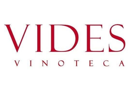 LA VINOTECA MÀS ANTIGUA DE MADRID. (915318444). 250 VINOS de la GUÍA VICENTÍN ,72 DOs y 80 uvas. M-V desde 17 h y S desde 12:00 h.Aquí la @guiavicentin