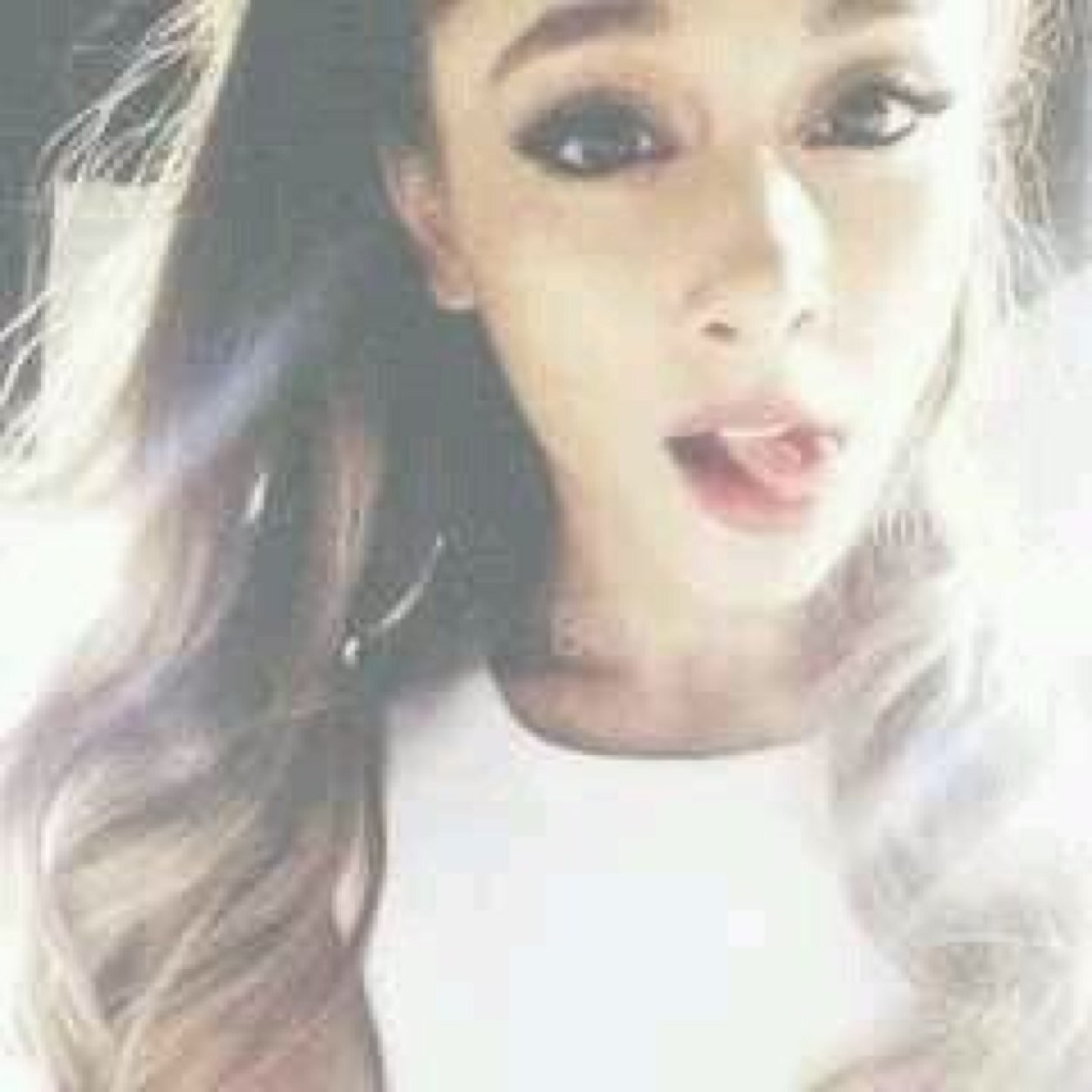 She tweeted me 2/10/14 at 3:45pm on my other account ღ