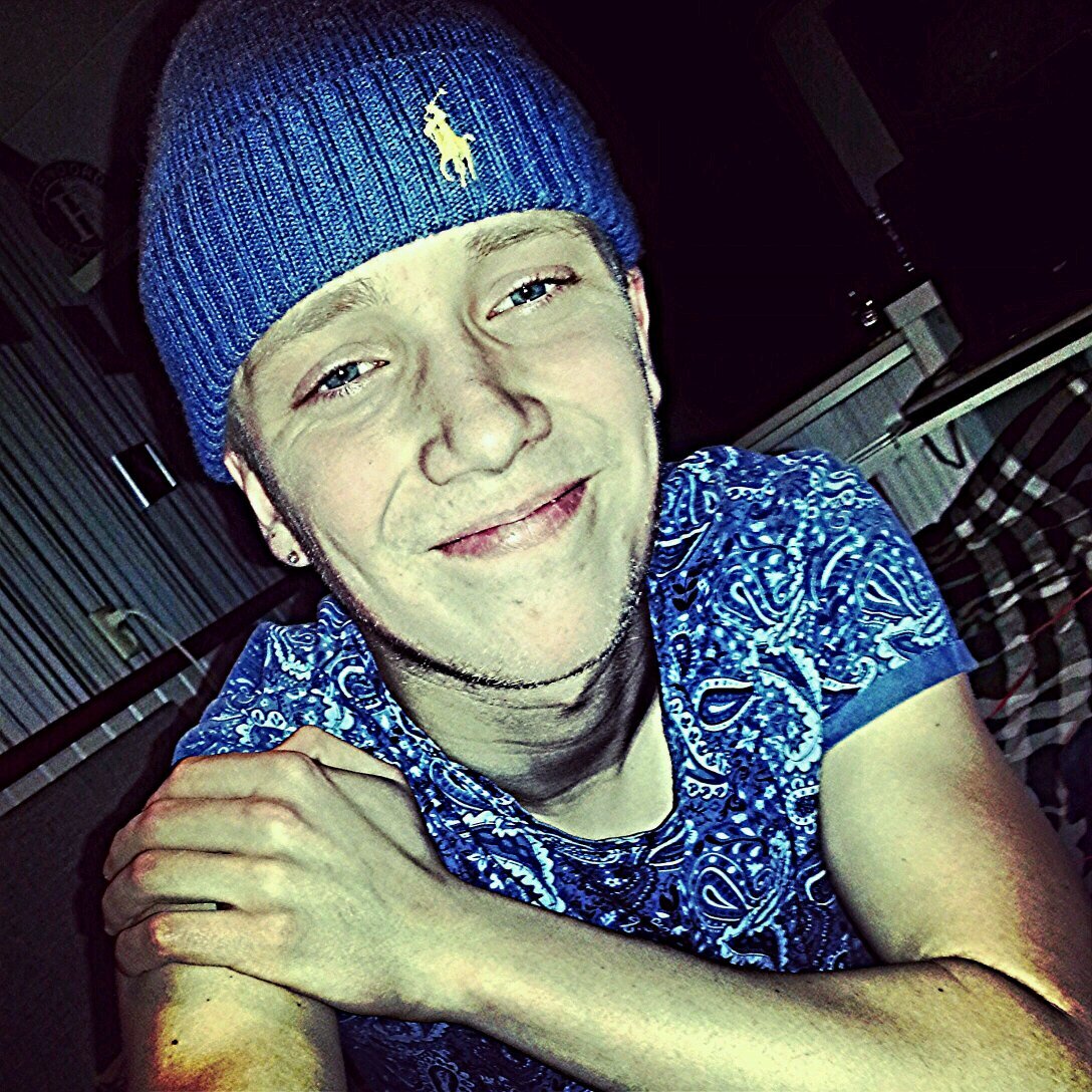 -Follow me on instagram Giio_vannii