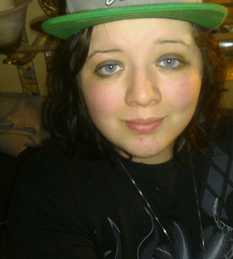 Kellie nicole worley 18 years old. married. i work at McDonalds