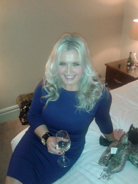 I work for chanel as a beauty consultant, I love makeup, champagne posh handbags & my idol is marilyn monroe. I have two beautiful kids xx