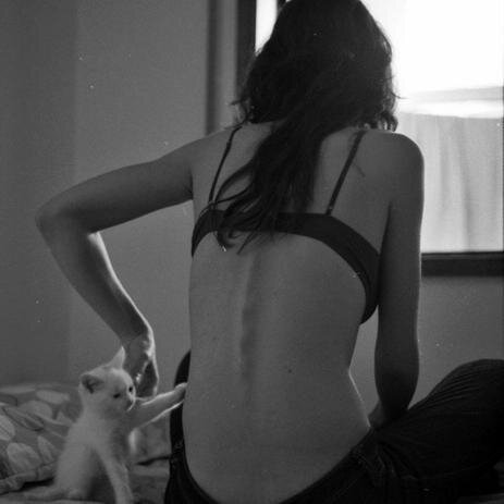 ~mia~ smoke makes me feel so nice. Look at the mirror and bannngg. -9 ~eat? no, I prefer to be thin~ follow me  ✝ ✝ ✝ ✝