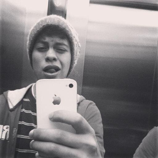 Mi  sonrisa, si es mia, pero mi motivo eres tu :3