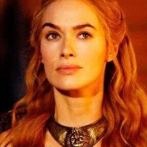 Putilla de Lannister, orgullosa y sexy Reina de los Siete Reinos. Te daría la bienvenida al infierno, pero mi coño solo está abierto para primos y hermanos.