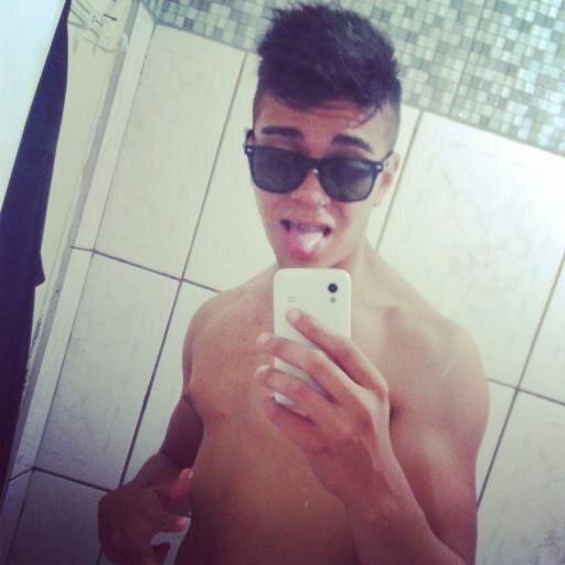 Musico,Feliz,Filho do Deus Altissimo e Satisfeitos com as conquistas realizadas ! http://t.co/pOqqKlk5Yp