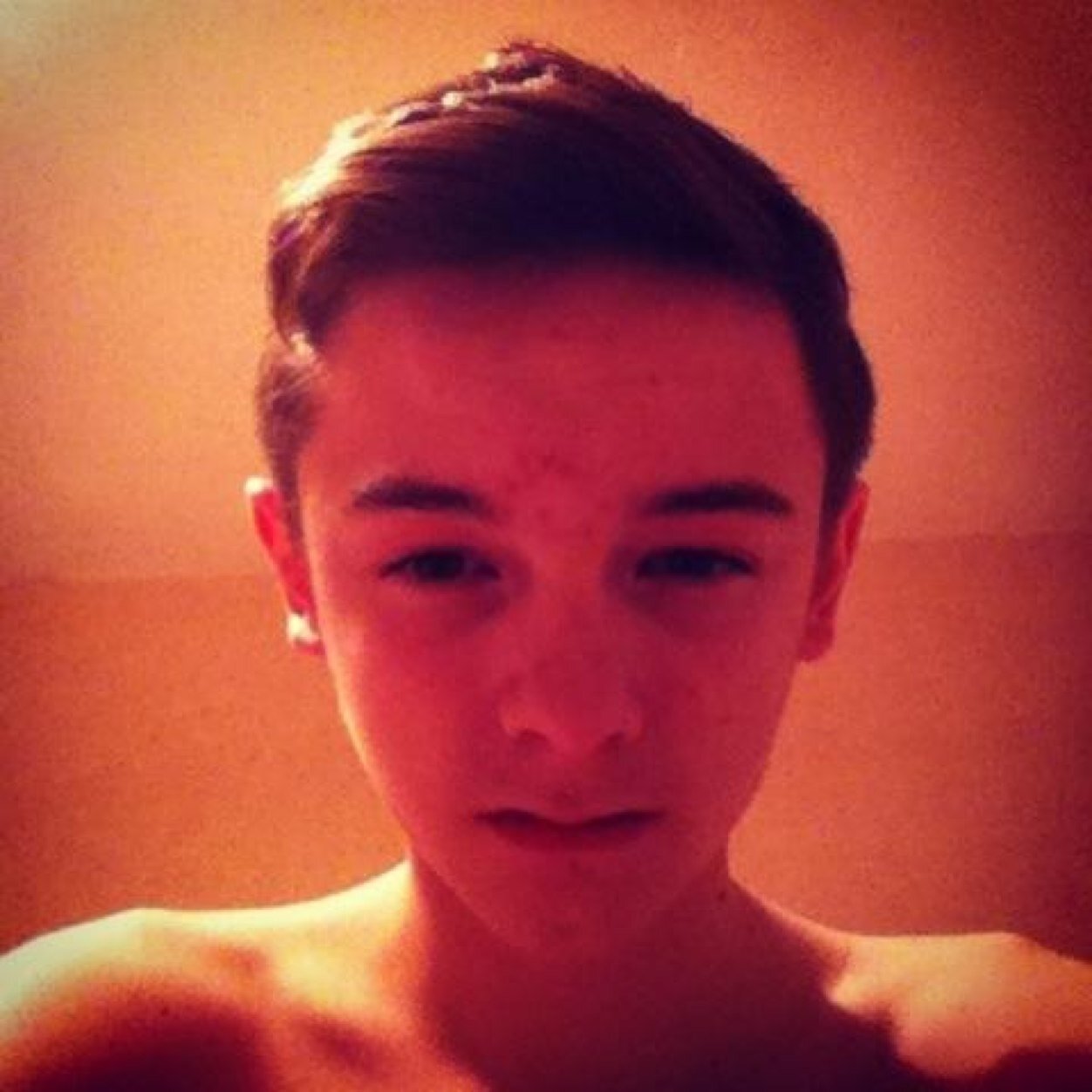 Im 16, Follow me and i'll follow back! Northampton!