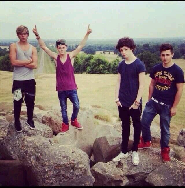 Group of girls obsessed with @OverloadMusic xx