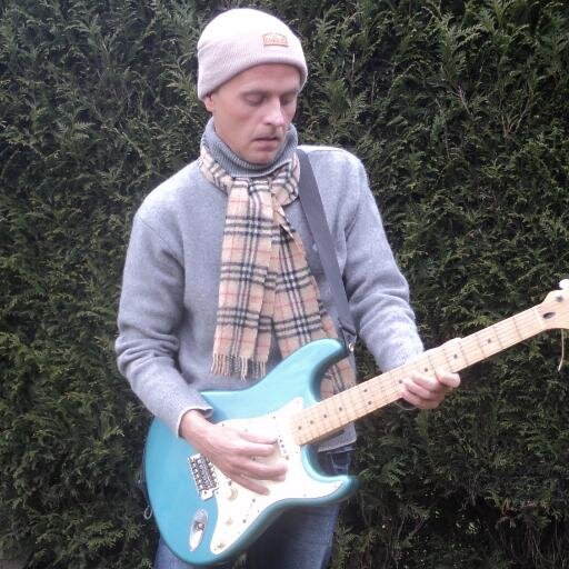 Un Humaniste : Musicien ,Twist en Analysant Le Monde et le  Pays...Ik ben in mijn Land,je suis sur une Landmijn
