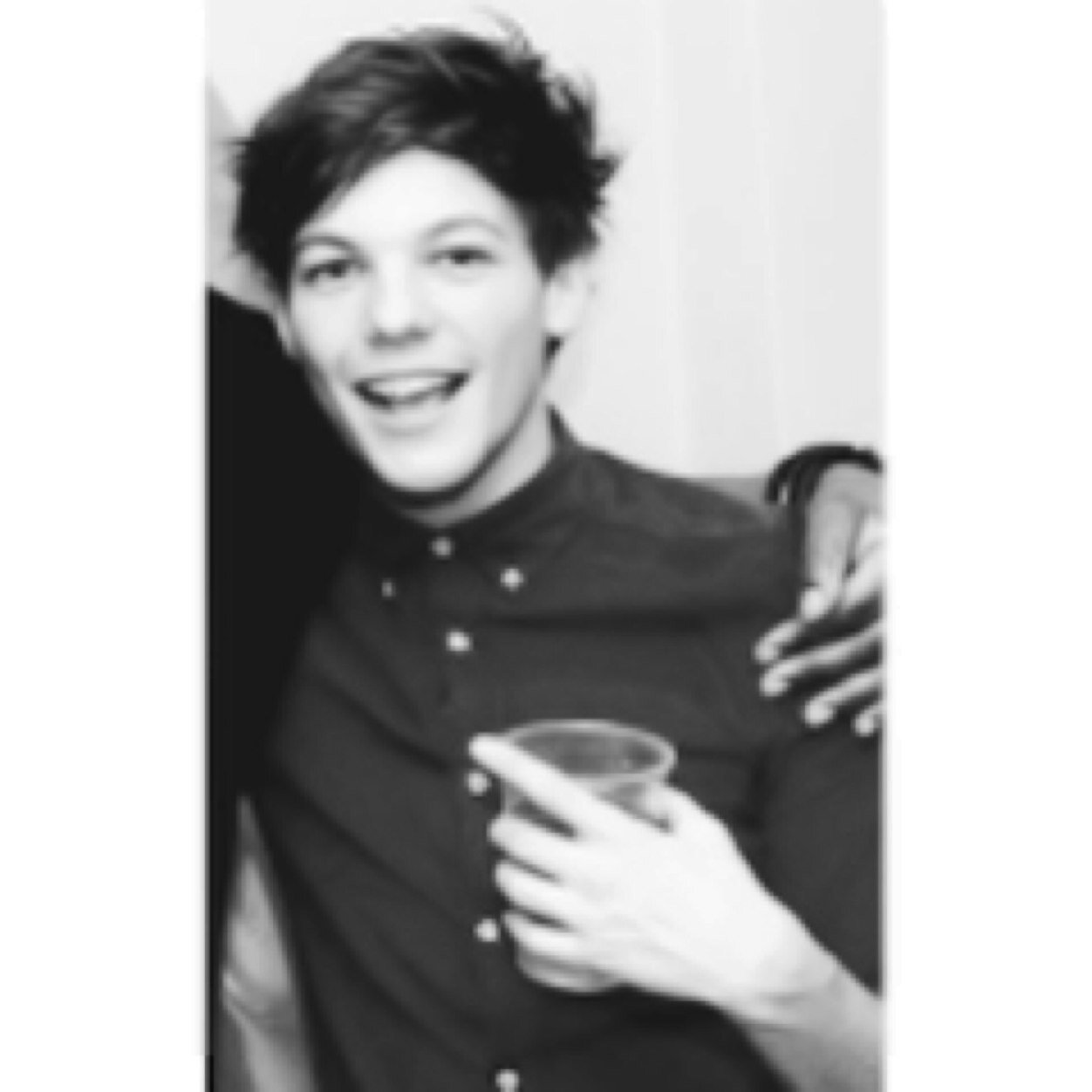 [free follow] dont follow this acc, pls follow @cinnabumlou ilysm ty :) ♡