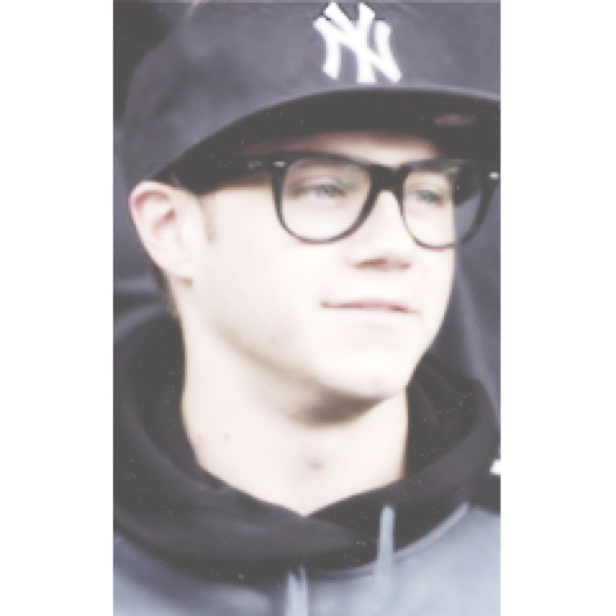 Go follow @_narryxcraic_ bc she just gave you a free follow and she follows back , just ask ✌
