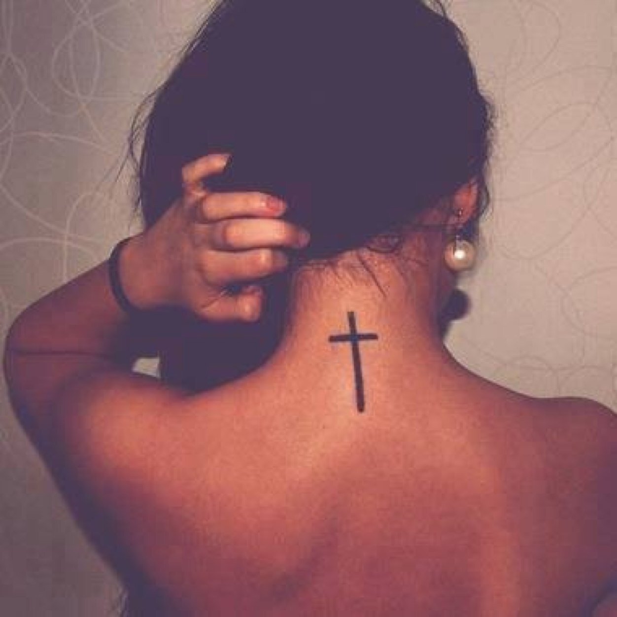 lipsticklesbro's profile picture. Femme to stud in 5.2 ✌️