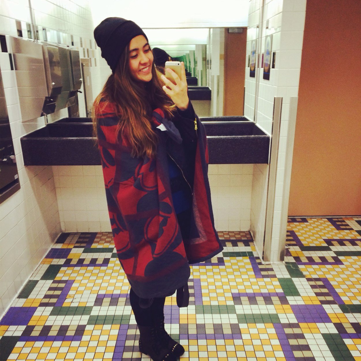 Esse é um twitter de uma recém blogueira do Youtube que ama moda,maquiagem e comida kkk Aqui você encontra dicas, fotos e vídeos de beleza para você ficar linda