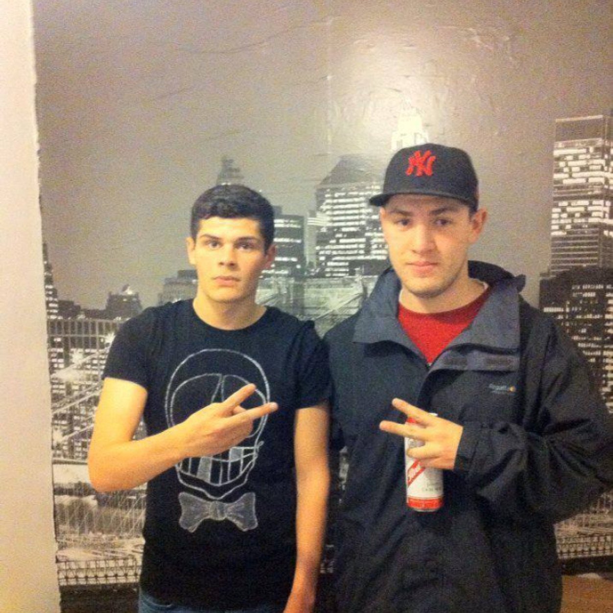 mileyoungzz's profile picture. Fake friends arent around when ya in a state to loose but they call ya phone wanting to role when ya making moves.