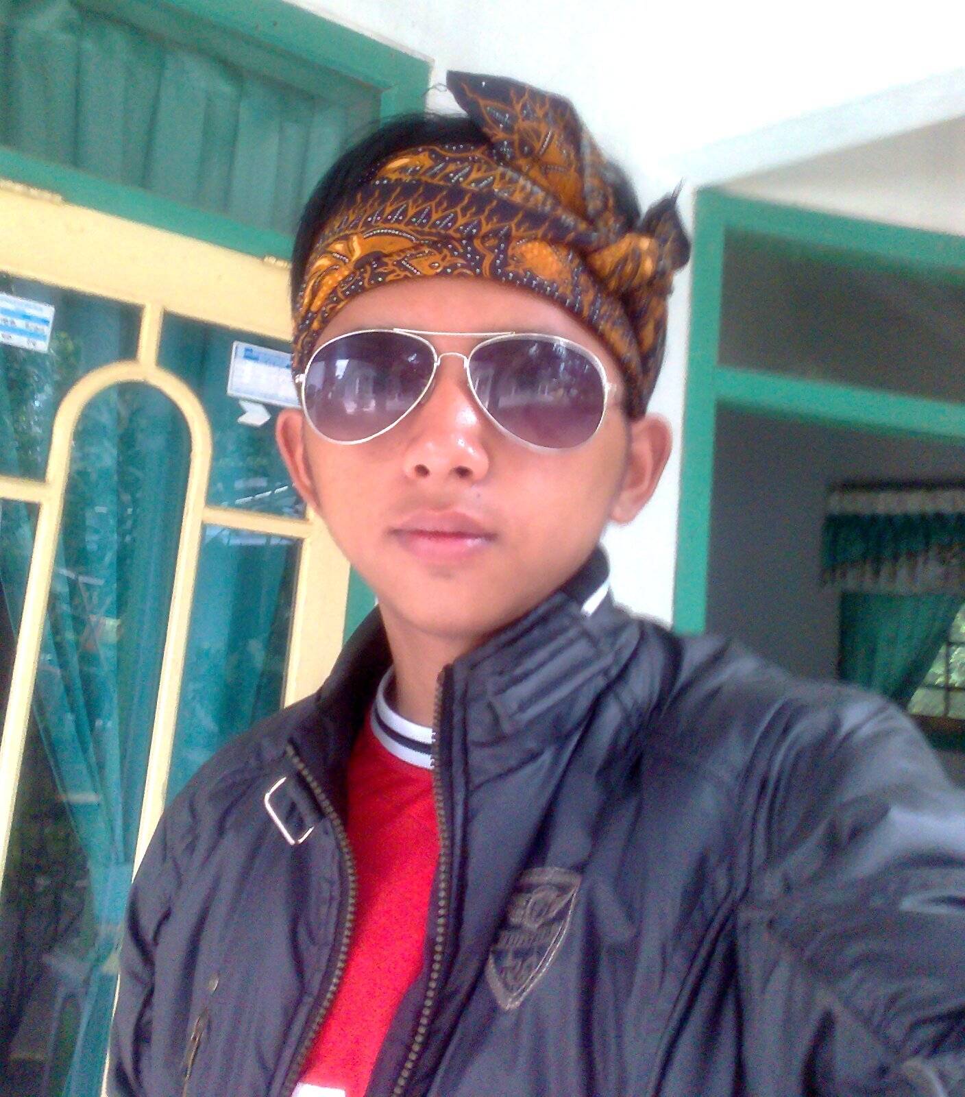Selalu tersenyum di saat tertawa