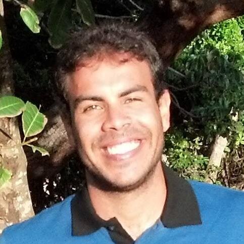Apaixonado por Deus, família, amigos, bike e computação.