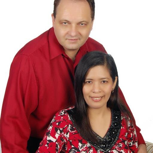 John & Jackie Basford Ministries. John plays guitar like Chet Atkins. His CD is called Gospel Guitar Favorites. He also does concerts. basfordjohn@ymail.com