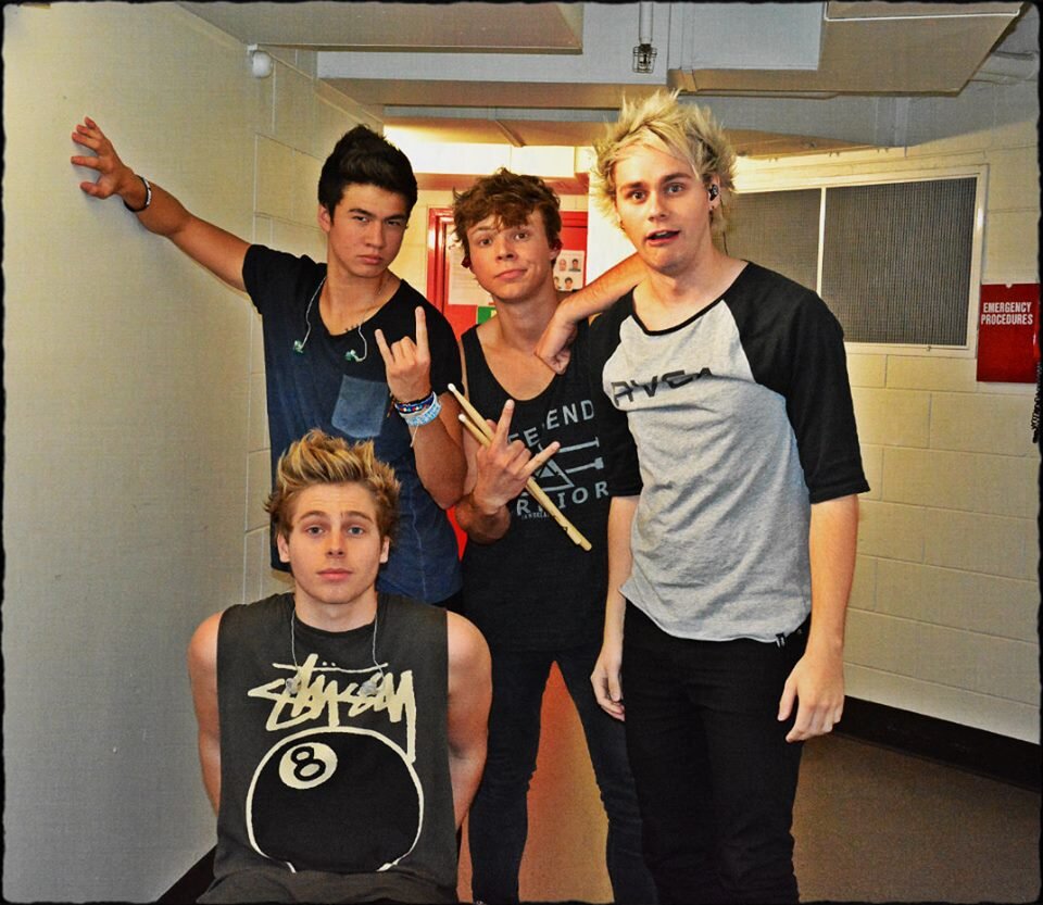 gwyn // account for the 5sosfam on the east coast