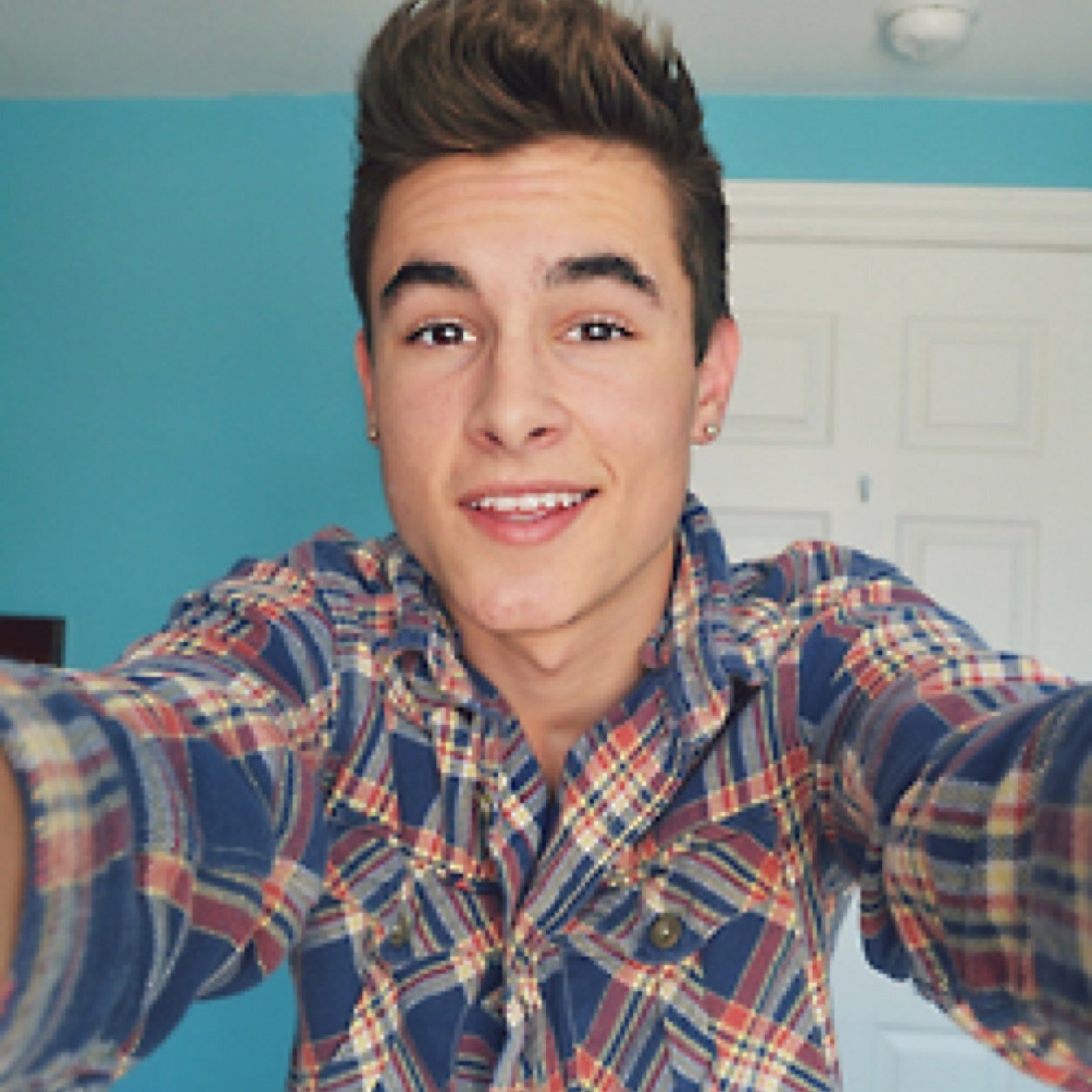 Hey im Kian!!! Sup person who is reading this!!! Talk to me and press follow! Ill follow back!