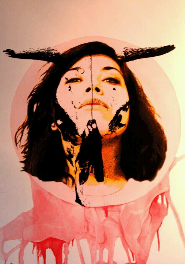 Antes llamada Cherryboomm, ahora como mi ratita.Orgullosa boquerona que deambula por Graná.Artista en pleno apogeo.Radical.Fumadora compulsiva.Soñadora.KISS.