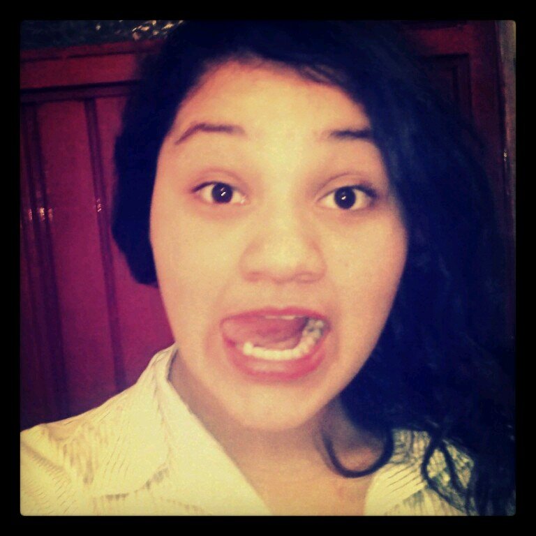 me gusta un poco linki park xD y soy soy cariñosa y juguetona hahaha :3 :p