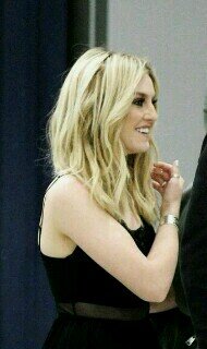 hi i'm perrie nice too meet you ~little mix ~ a real girl is not perfect a  perfect  girl is  not real ~ broken~