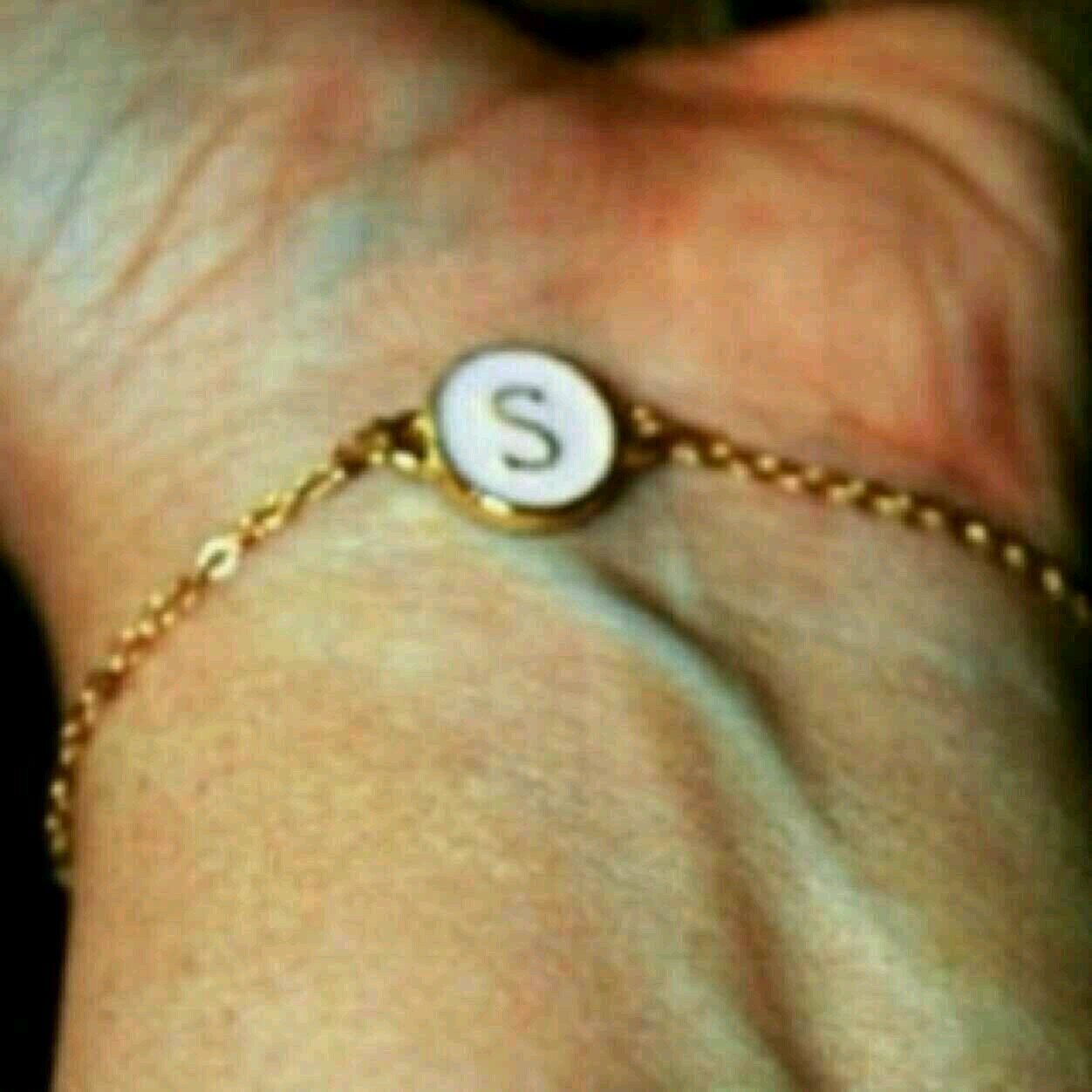 ‏‏مؤَ عاجبكك اسلوبيَء !  ههه غيركك يقلدونههَ يّ الخفوق . ♡ -