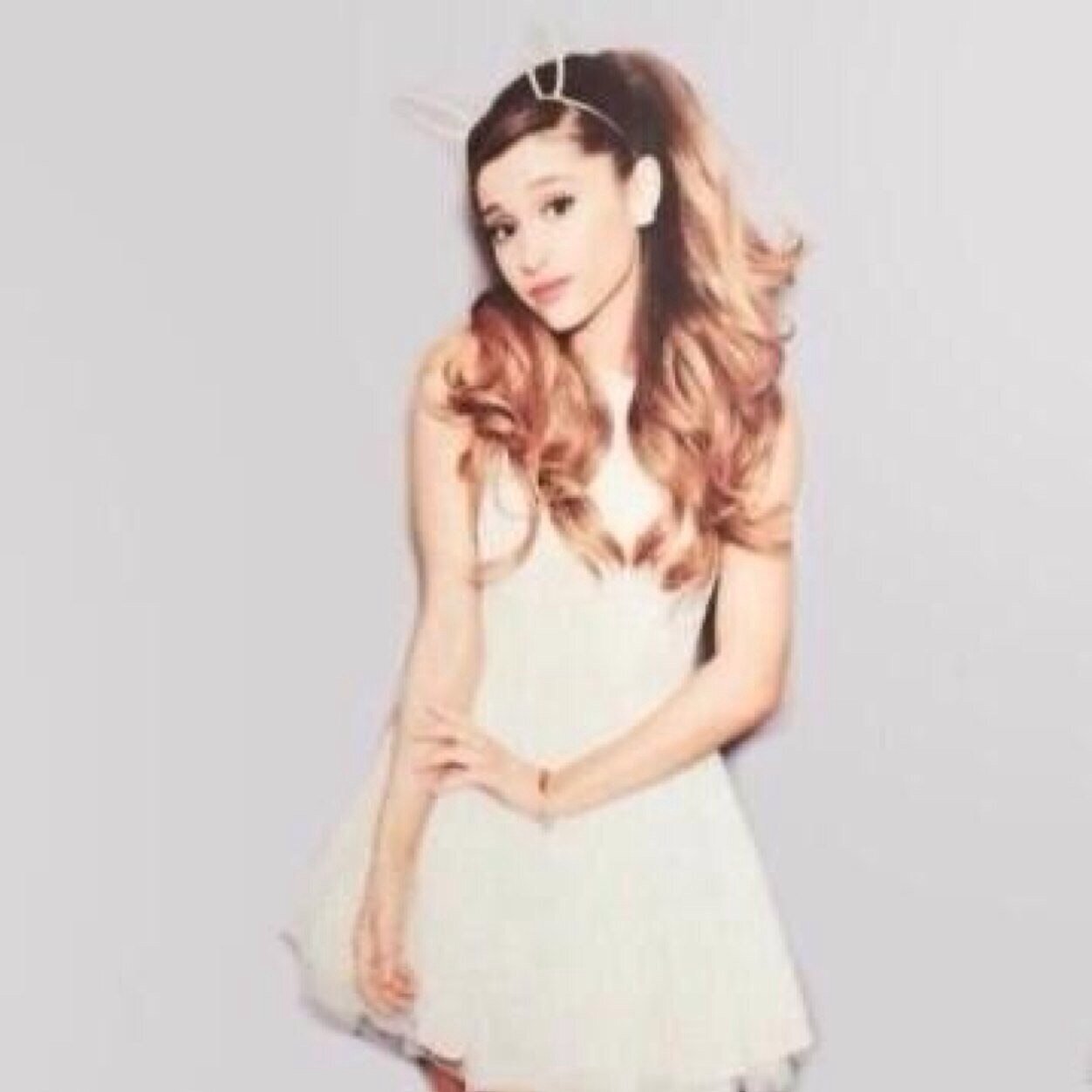 @ArianaGrande stole my heart.