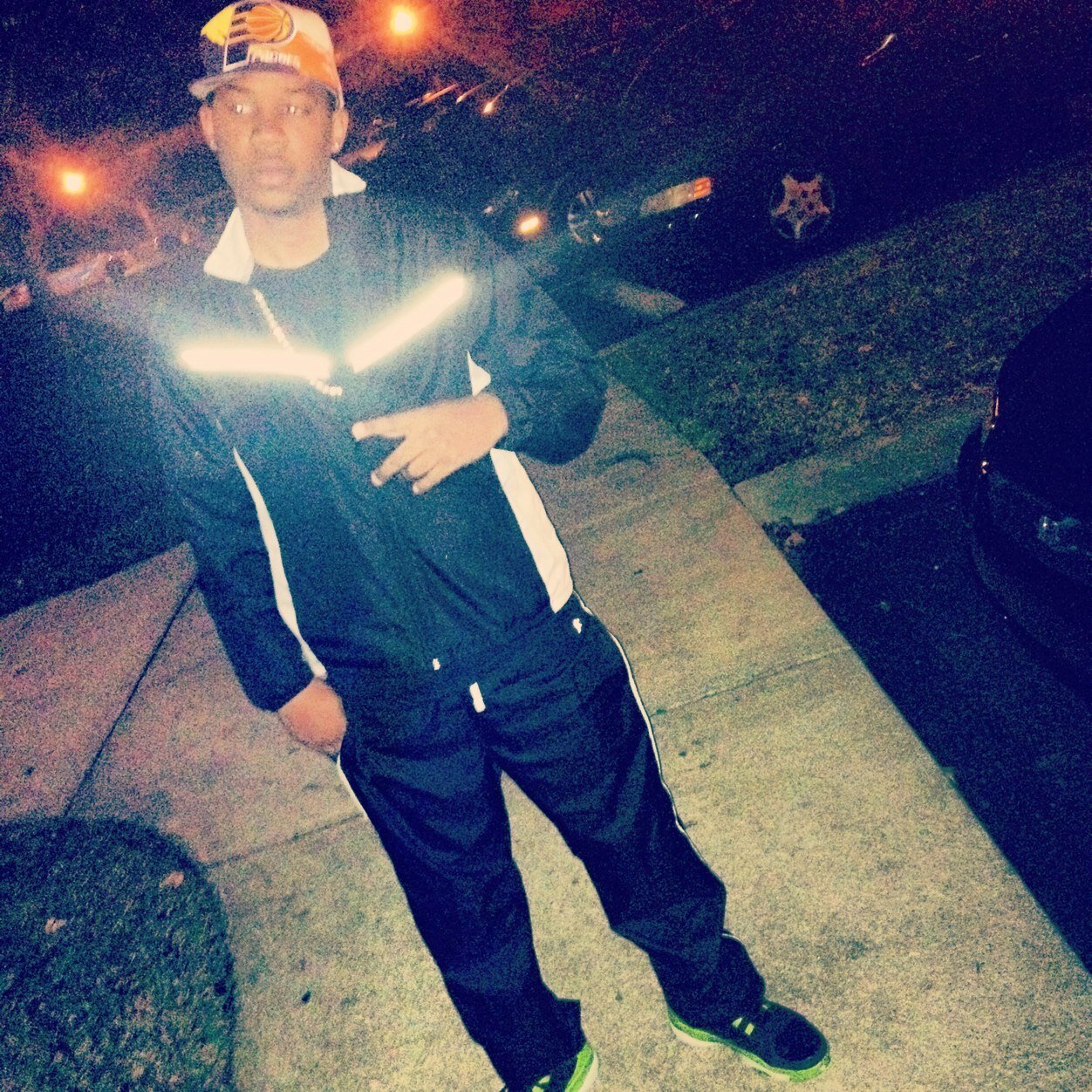 iM a Music Artist . Im going to FullSail University For Filming. I record videos i get along wit alot of people but ion fuck wit alot #TeamFuckWitMe