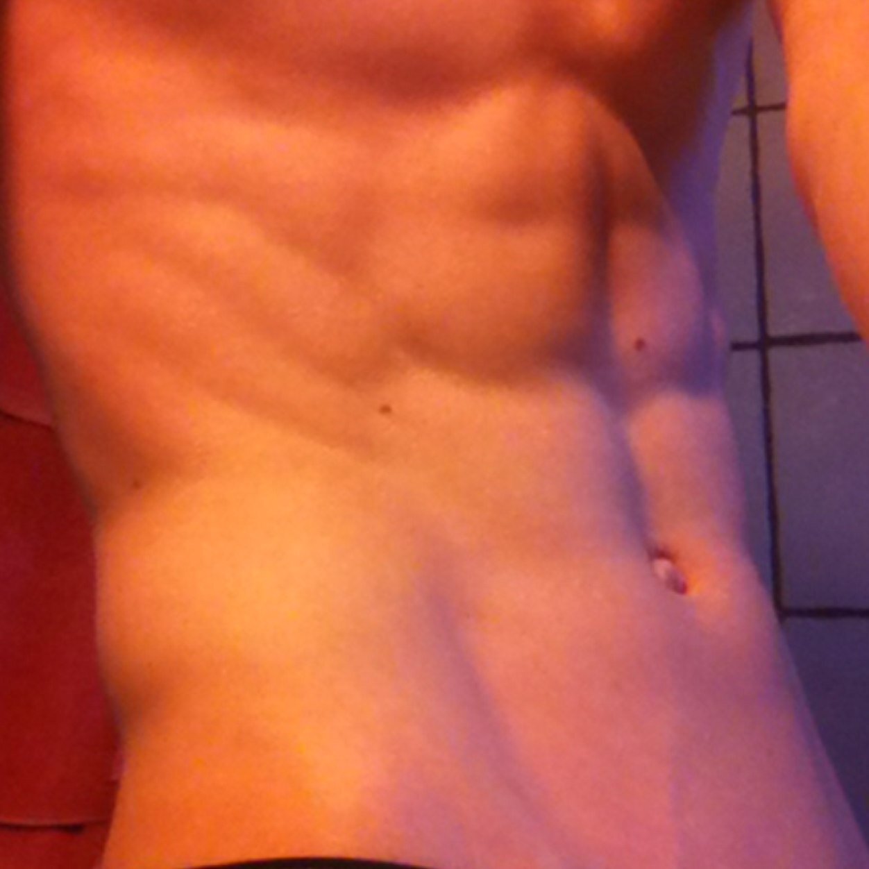 Hi my name is Benjamin I'm 15 years old. The avi is how i currently look. My biggest dream and my future reality is to become one of the top fitness models