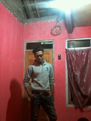 Dagustiea_Choir's profile picture. dulu semua selalu memeluk,dan hangat,tersenyum....kini siapa pun seprti berlomba menikam punggung ku....