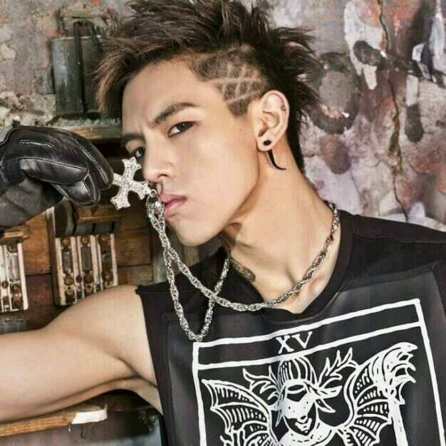 Leader of the C-Clown, Rap Mc, Beat Prod. Snapbacks and buckles ROME, Australian Korean Keeper OF 시클라운 Be a Crown! #ROWLOW Crowns4lyf 엄마 사랑해