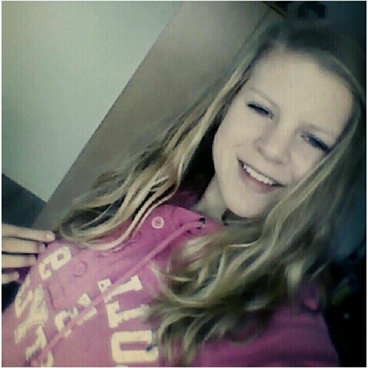 Meisje ~ 14 jaar ~ Teylingen college Leeuwenhorst ~ L3Hb ~ Mandy is mn negerzoenmaatje   ~ je bent mn 1# xM. ~ instaa; @rosaxxoxo