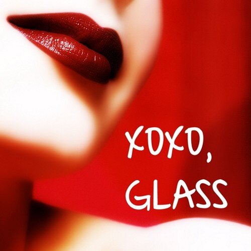 AmraAndBooks's profile picture. Book blogger and bookstagramer.
Glass.