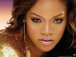 11.sınıf,17 yaşında,eğlenceli biriyim.Ayrıca Rihanna ve Demi lovato hayranıyım..
