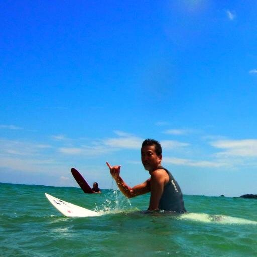 海が好き、
 波乗りをはじめて34年
 まったくうまくならないけど、ショートでまだまだ頑張ってます。
 好きなもの：泡盛、枝豆、たこ焼き、プチトマト、レイ←黒ラブ