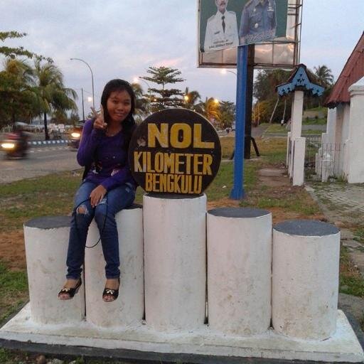 Just a daughter who wish to make her parents proud. 
Just a dreamer who wish for a meaningfull life.