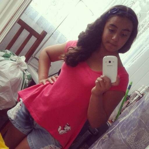 A Princesinha que não Nasceu
Para ficar preza no castelo, Mais Sim para
Enfrentar A realidade Com a Cabeça Erguiida ~ ♥