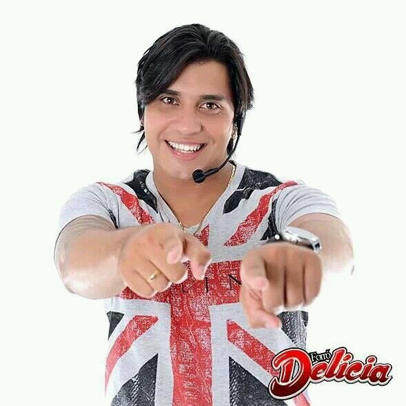 Vocalista do @forrodeliiicia a mais IRREVERENTE!!!! quem é, quem é..???